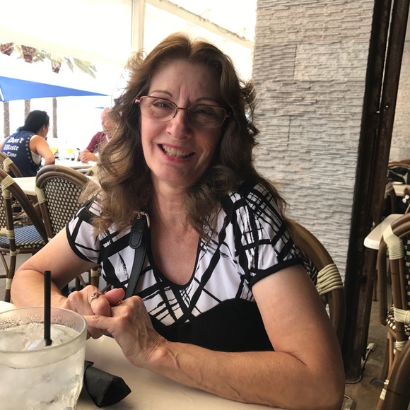 Meet your Posher, Sharon - Picture 1 of 1